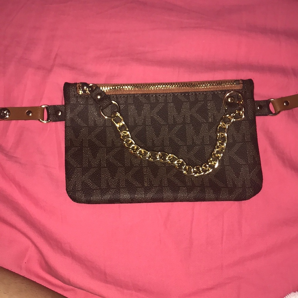 MICHAEL KORS FANNY PACK.
